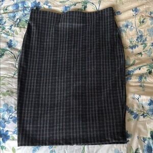 Classic Black/Grey/Navy Plaid Skirt (M)